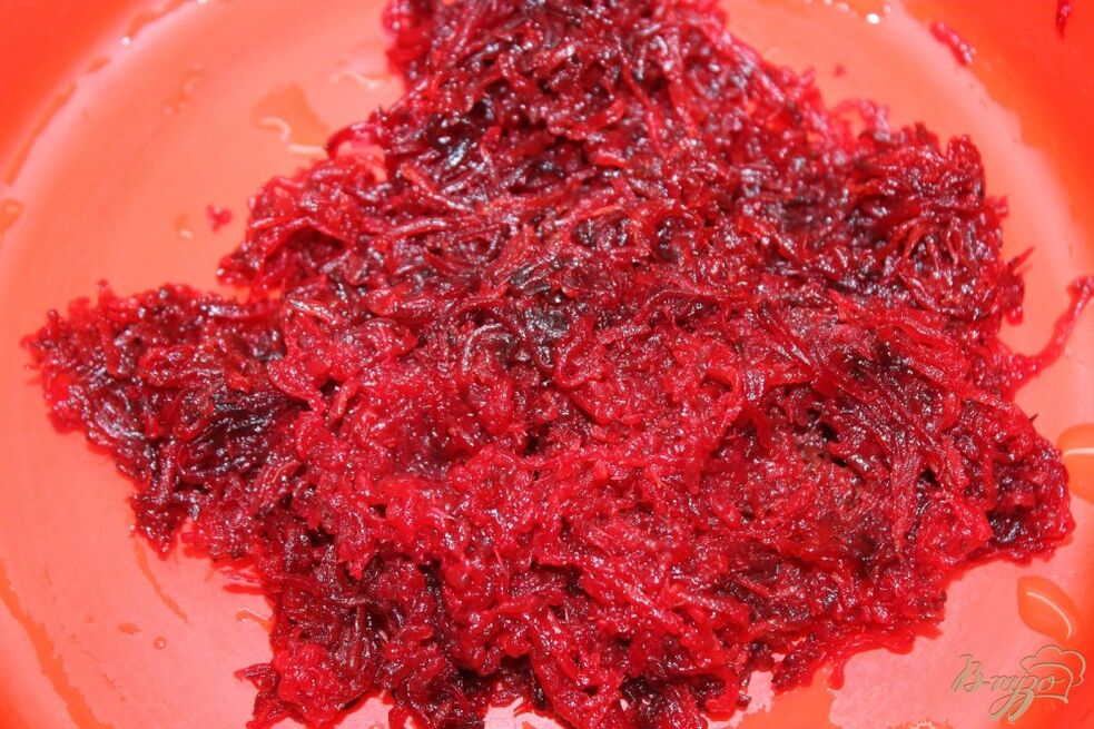 Grated beets to make anti-parasitic syrup