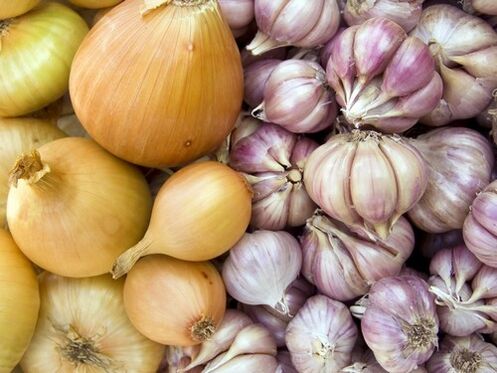 Garlic and onions - home remedies to treat helminth infections
